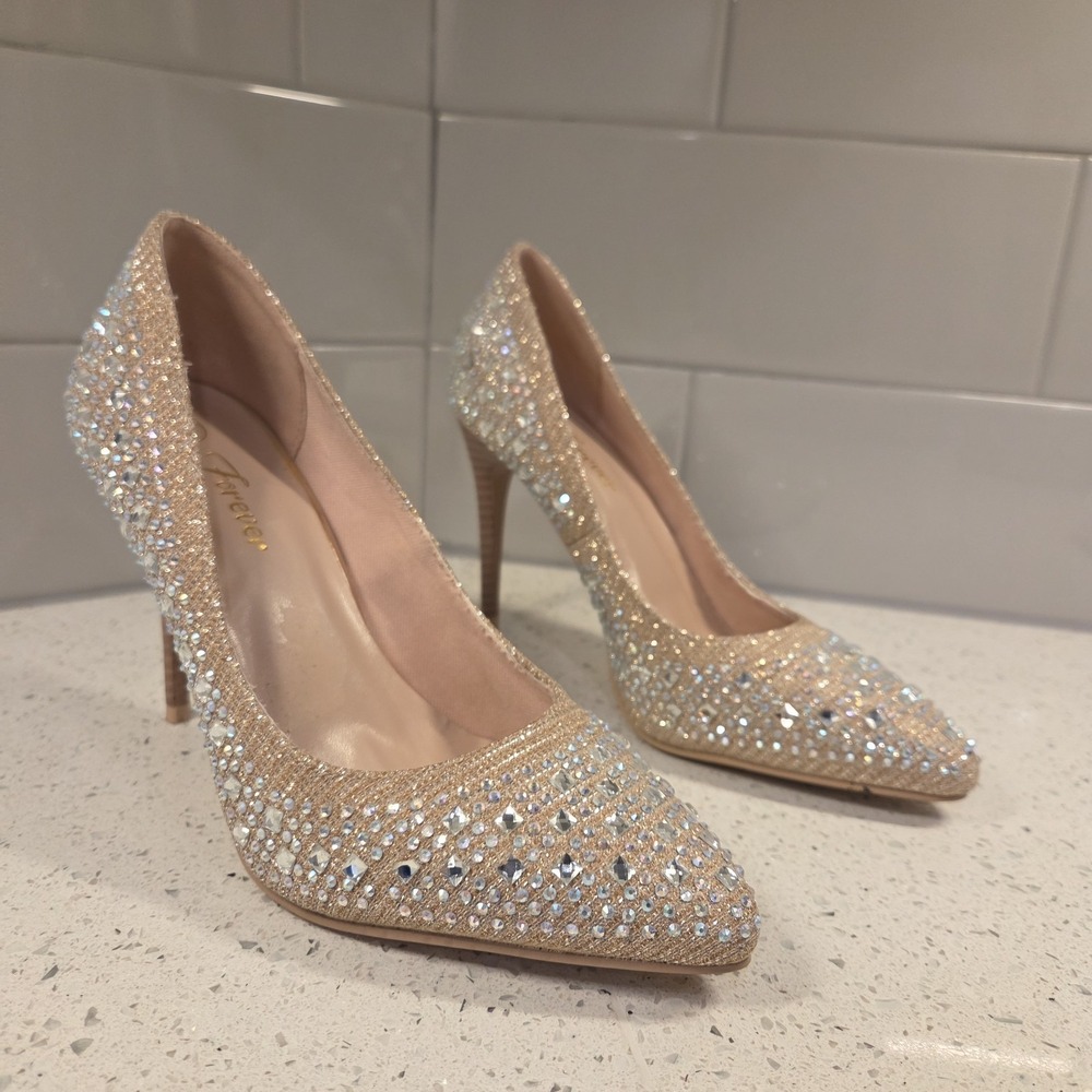 Forever SCARLETT-17 Champagne Rhinestone Crystal Pointed Toe Pumps Heels Size 7